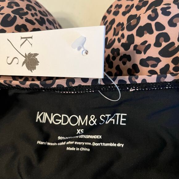 Classic Structured Bikini Swimsuit Top in Tan and Black Leopard Print Size XS - Picture 5 of 5